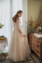 Load image into Gallery viewer, Tulle ball gown embroidered Lvory bustier bridal gown bohemian gown dress