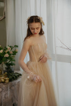Load image into Gallery viewer, Tulle ball gown embroidered Lvory bustier bridal gown bohemian gown dress