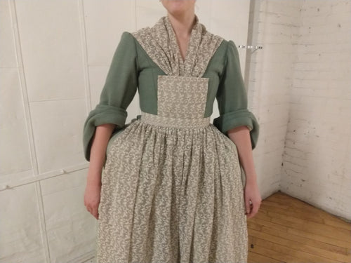 Chocolate girl / 18th century dress with apron