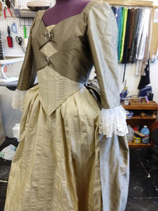 18th century "robe anglaise" (Peggy Schuyler)