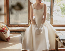 Load image into Gallery viewer, Open back wedding dress modern bridal dress  Audrey hepburn Backless Wedding dress