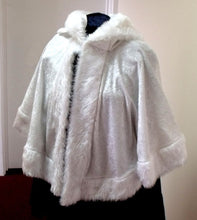 Load image into Gallery viewer, Beautiful velvet cloak with fur trim  many colours