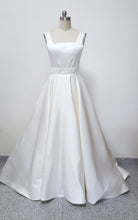 Load image into Gallery viewer, Maxi bridal skirt duchess satin wedding ballgown skirt with train bridal separates cosplay costume