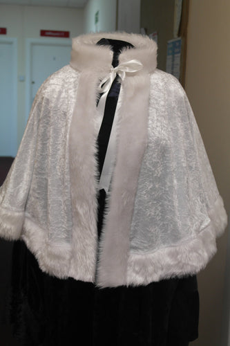 Crushed velvet short cape edged in faux fur