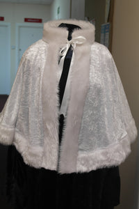 Crushed velvet short cape edged in faux fur