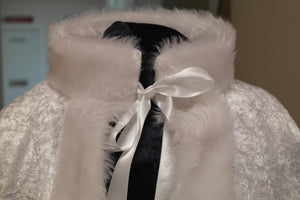 Crushed velvet short cape edged in faux fur