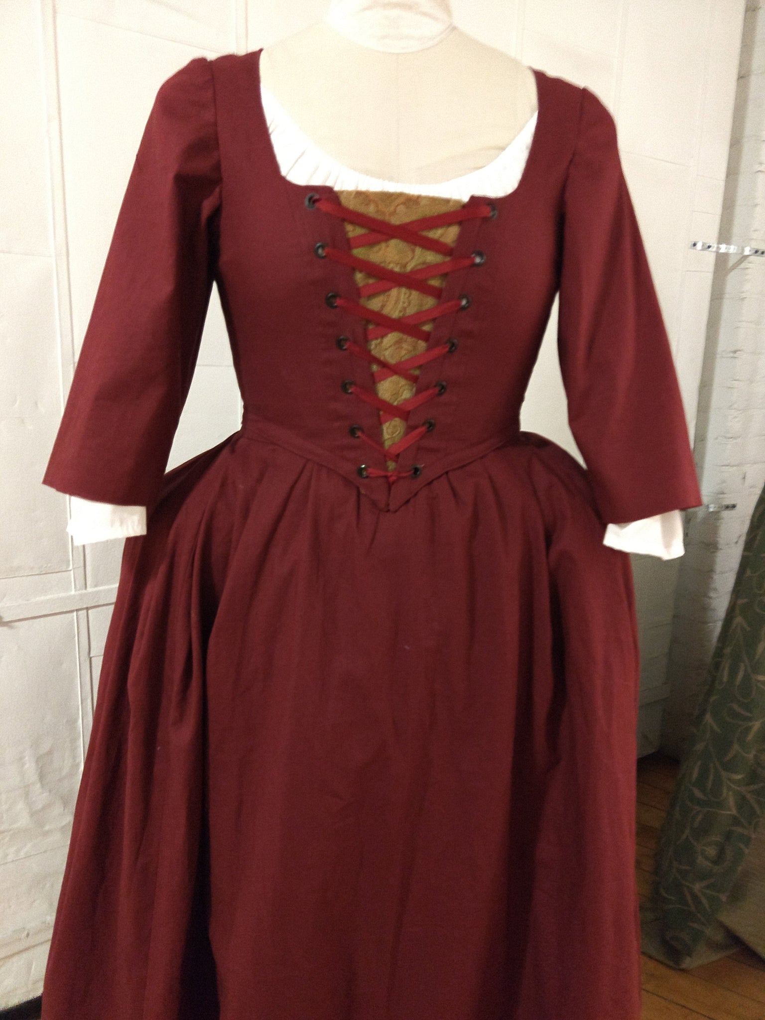 outlander claire red dress Outlander / Claire Fraser / Scottish / 18th century dress – MJcostume