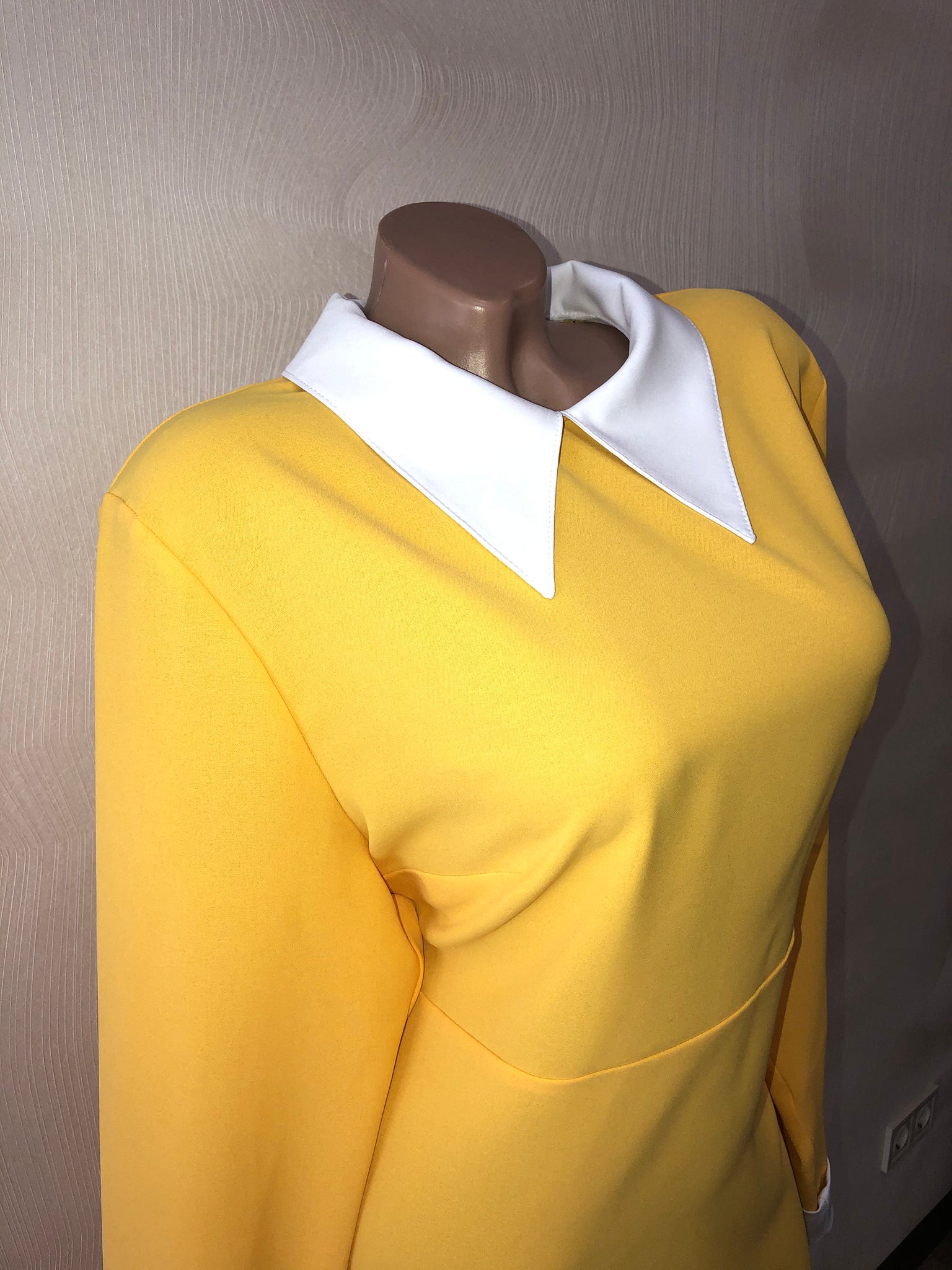 Yellow dress with white collar new arrivals