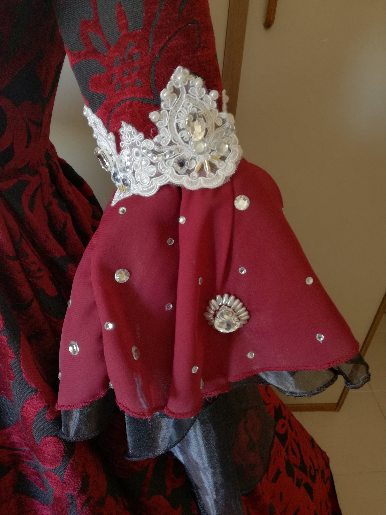once upon a time regina red dress Costumes + Once Upon A Time Regina, The Evil Queen's red, grey & black outfit in Season 02, Episode 20 as well as Season 03,... @wardrobeoftime on Tumblr