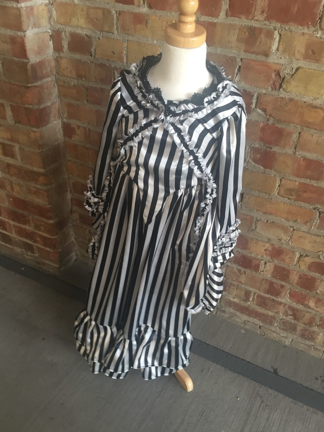 sleepy hollow black and white dress Sleepy Hollow