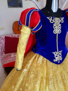 Snow White cosplay costume