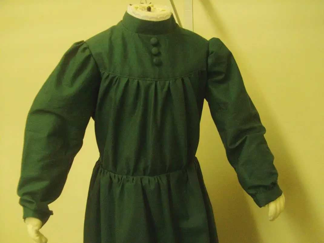 sophie howl's moving castle green dress Which Sophie dress is most recognizable? : r/CosplayHelp