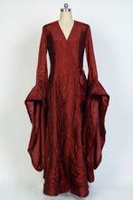 Load image into Gallery viewer, Red Cloak Cosplay Sorceress Medieval Dress Melisandre Costume